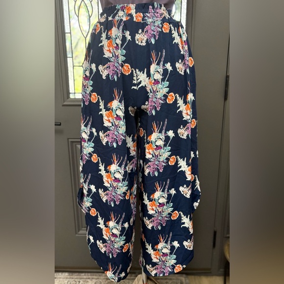 World Market Indigo Paradise Floral Pattern Wide leg Pull on Pants - Picture 4 of 8
